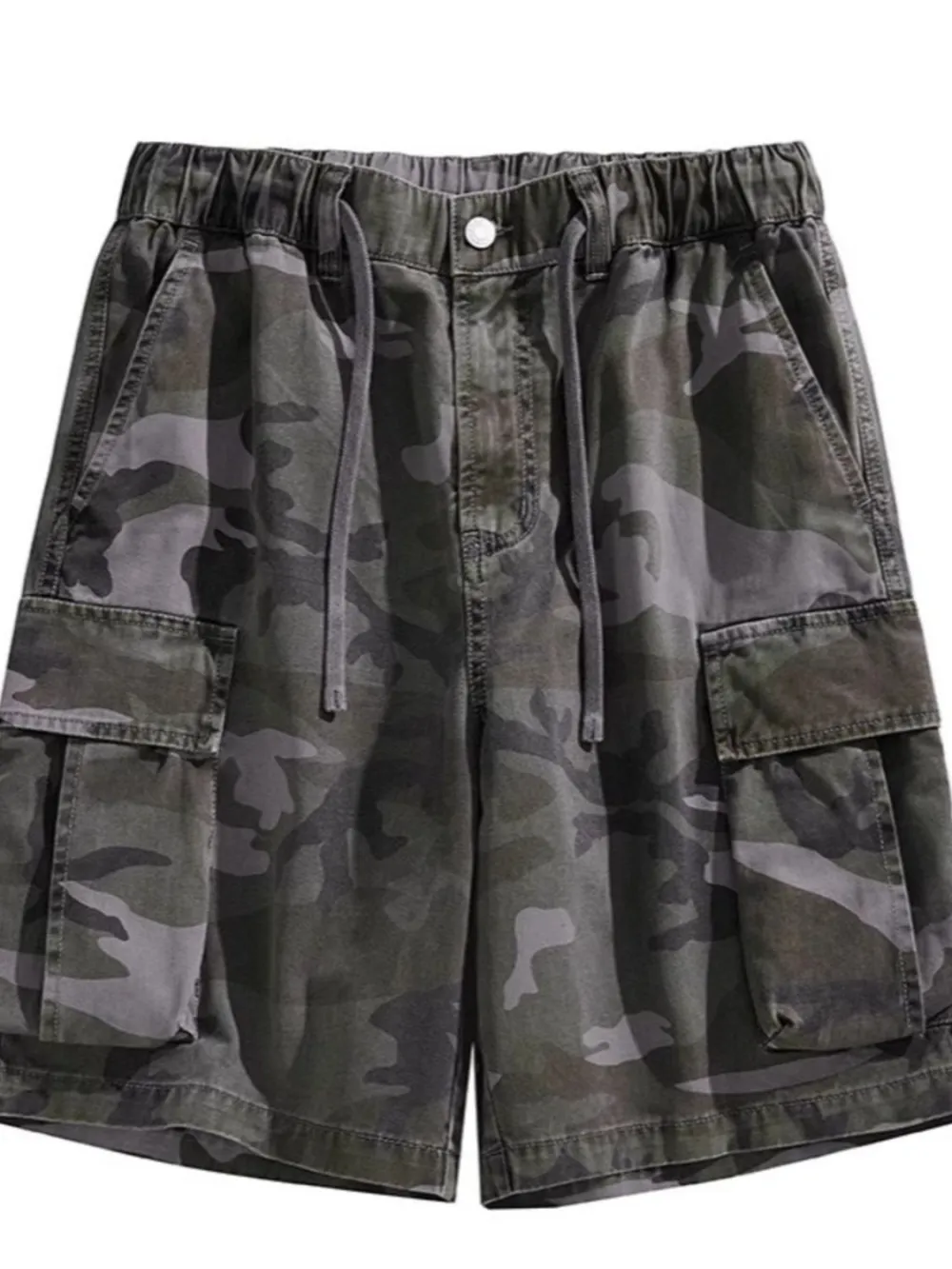 Men's Trail Utility Cargo Shorts with a Drawstring Waist