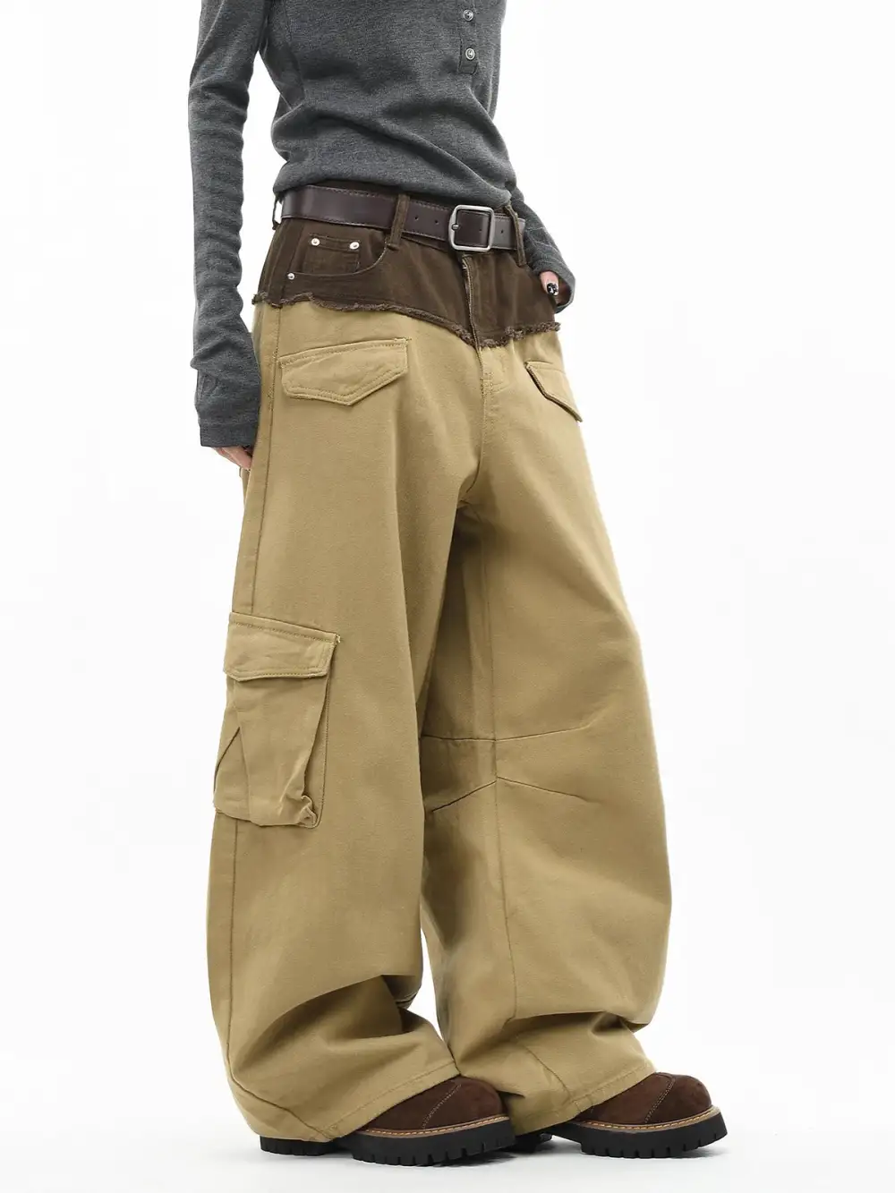 Curved-Cut Contrast-Detail Cargo Pants