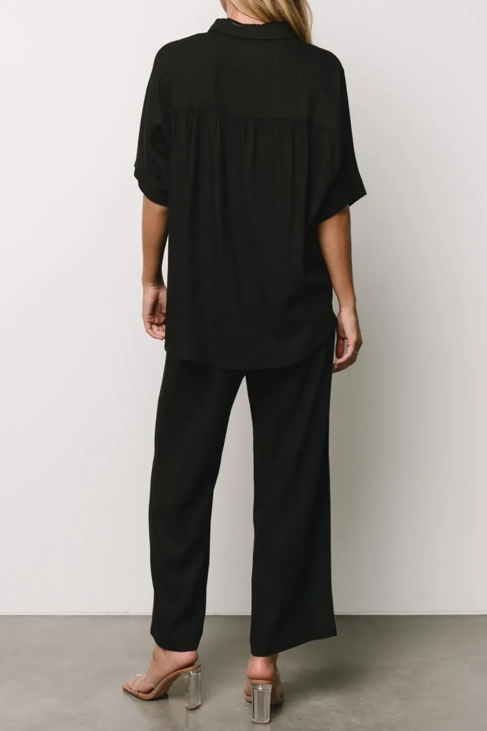 Black High-End V-Neck Versatile Shirt