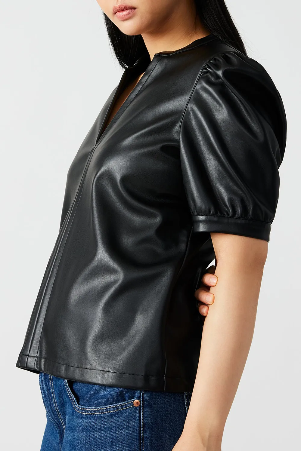 V-NECK TOP BLACK