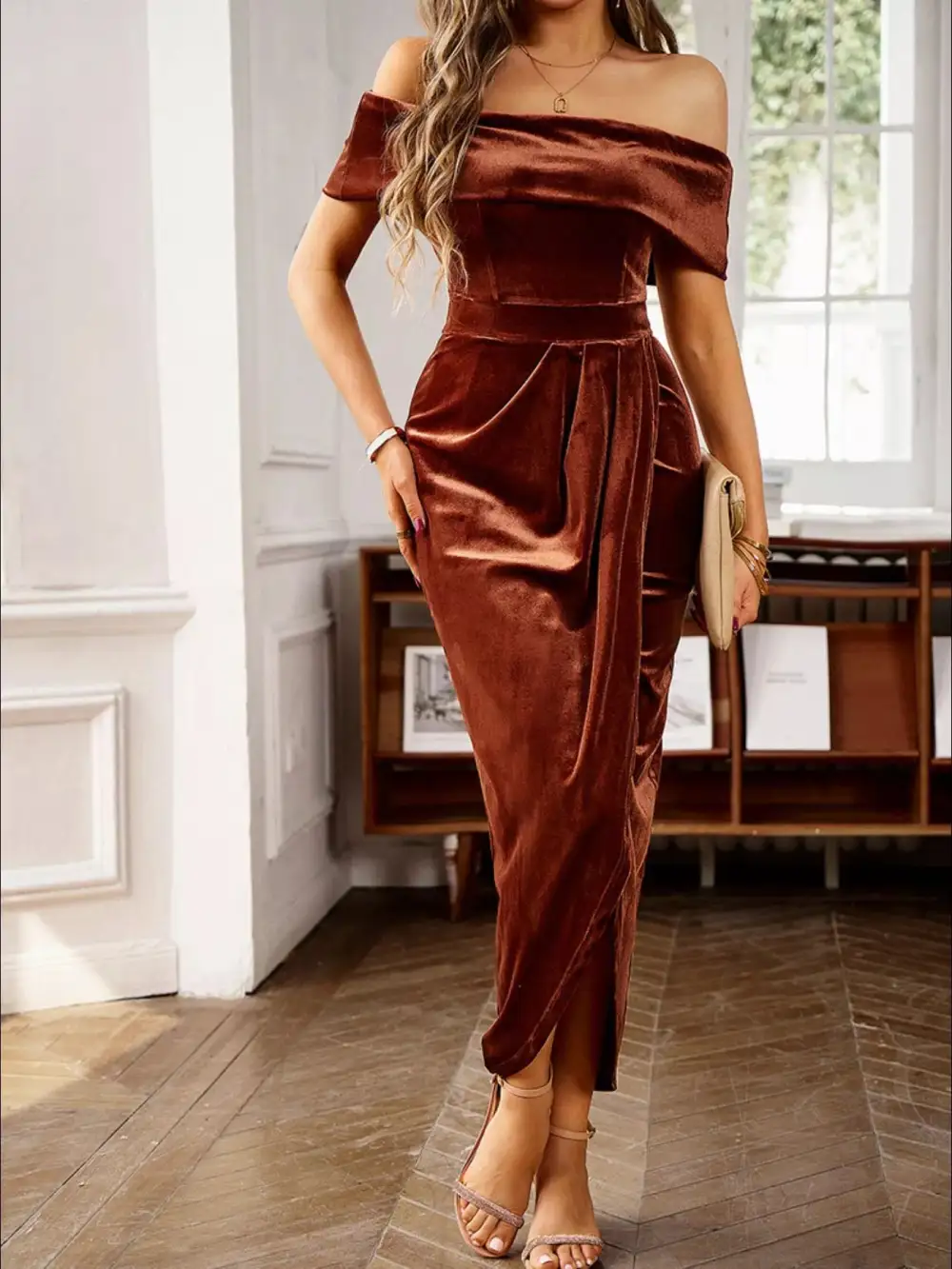 Textured Detail Velvet Ruched Midi Dress