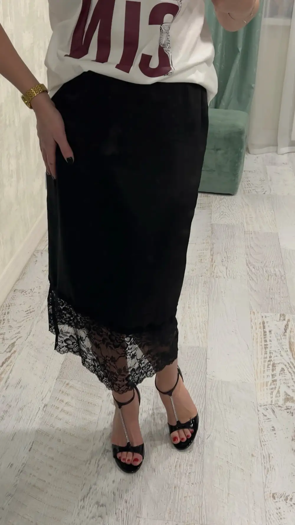 Modern Lace Trim Satin Knit Skirt