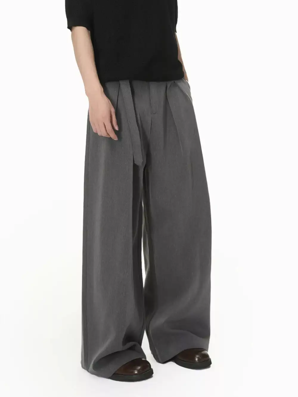 Relaxed Men's Wide Leg Pleated Pants
