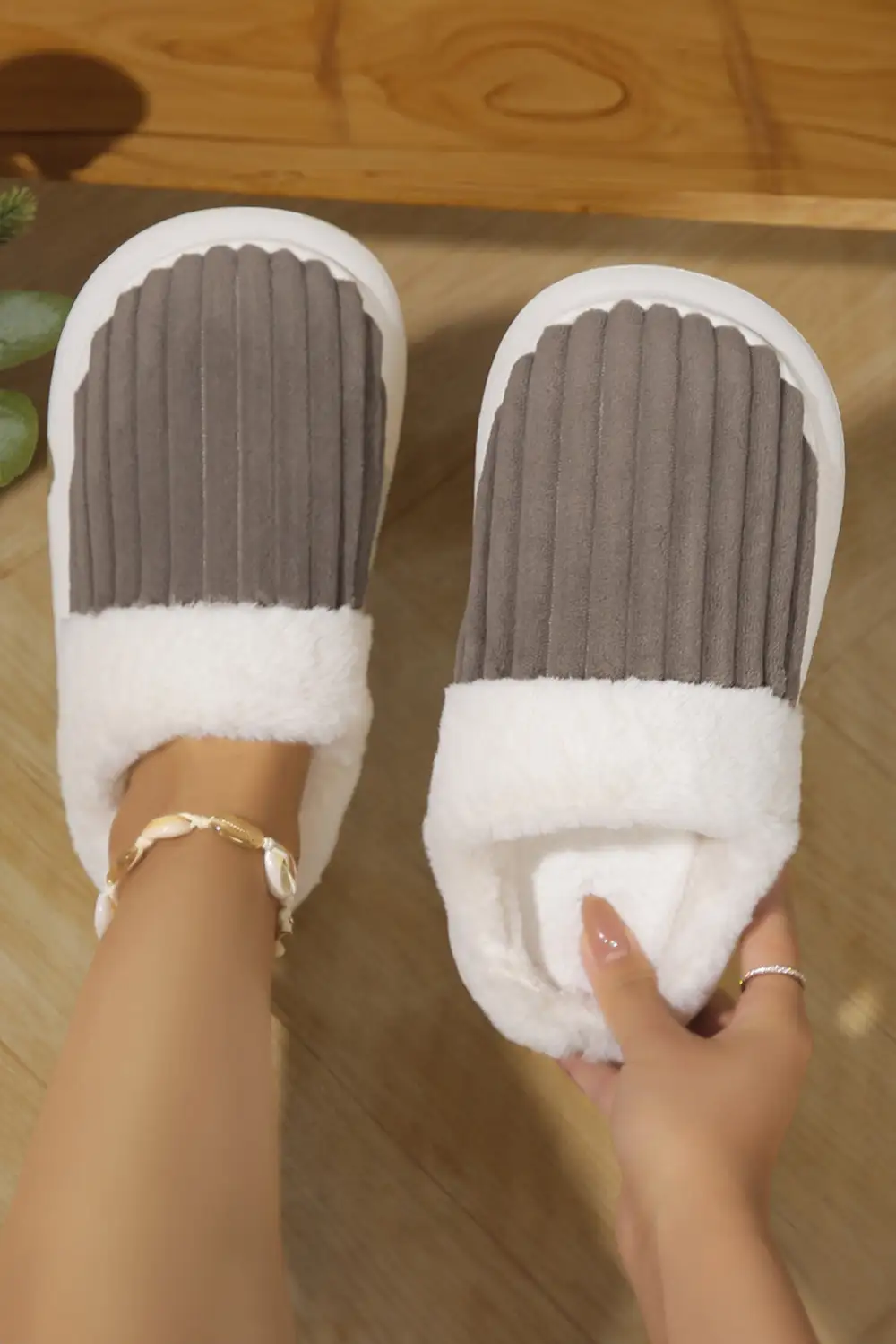 Ribbed Plush Indoor Slippers