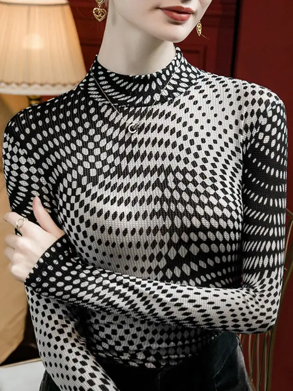 Long Sleeve Curve Fit Contrast Print Mock Neck T-Shirt