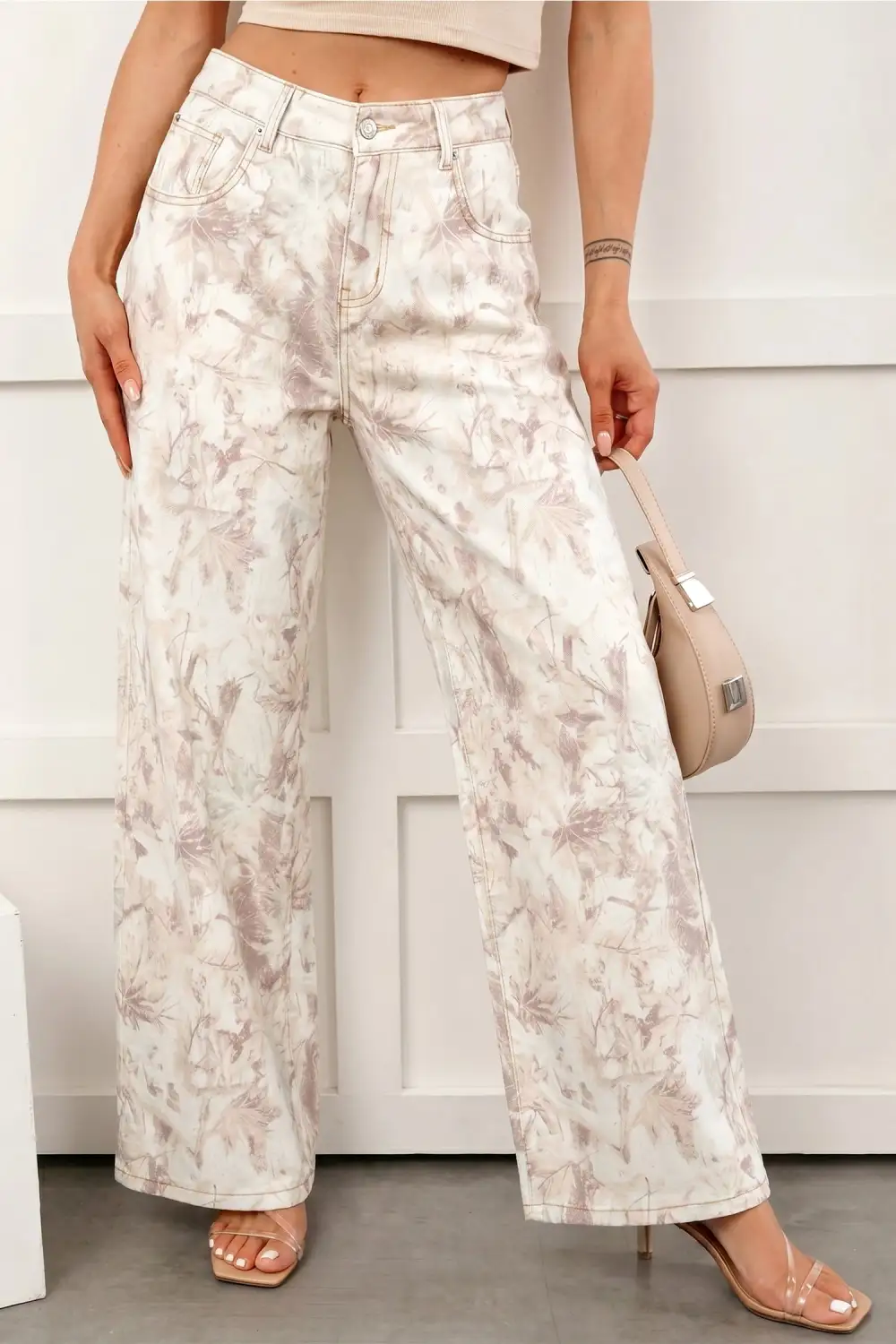 Wide-Leg Relaxed Pocketed Studded Straight Leg Jeans