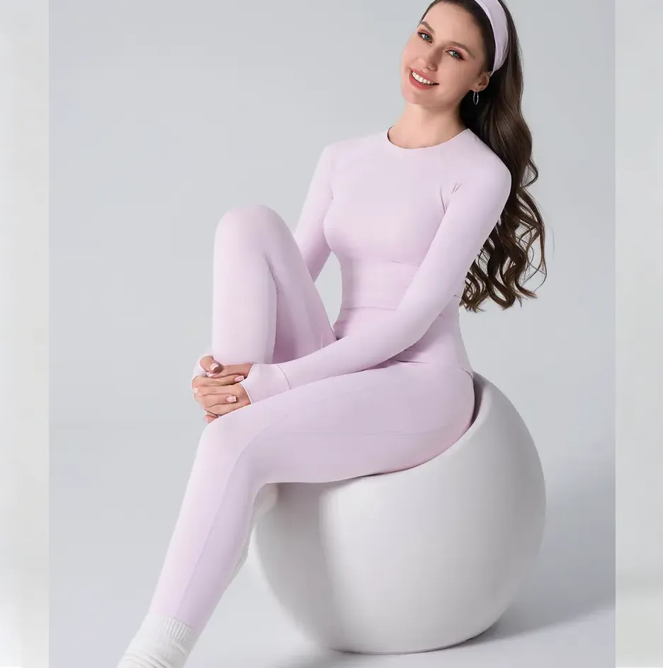 Two-piece set: athletic top with thumbhole and leggings