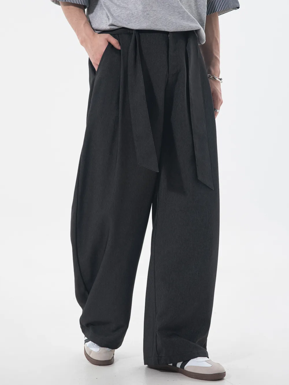 Lightweight Curved-Leg Drawstring Casual Jeans