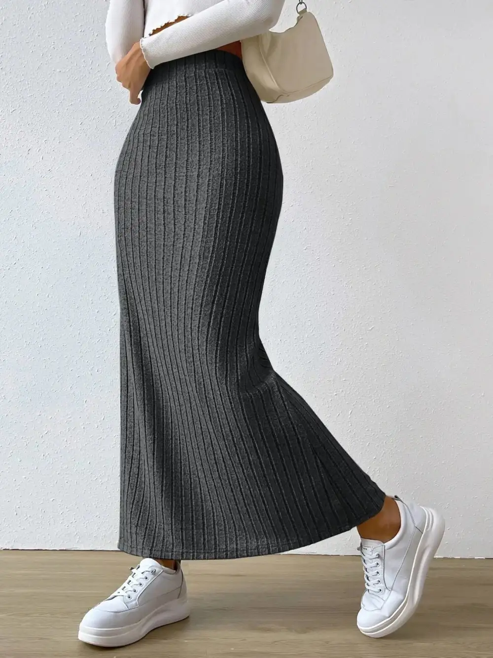 Gentle Classic Knit Skirt