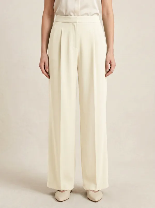 Streamlined Pleated Wide-Leg Trousers