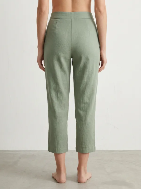 Essential Sport Look Women's Cropped Pants