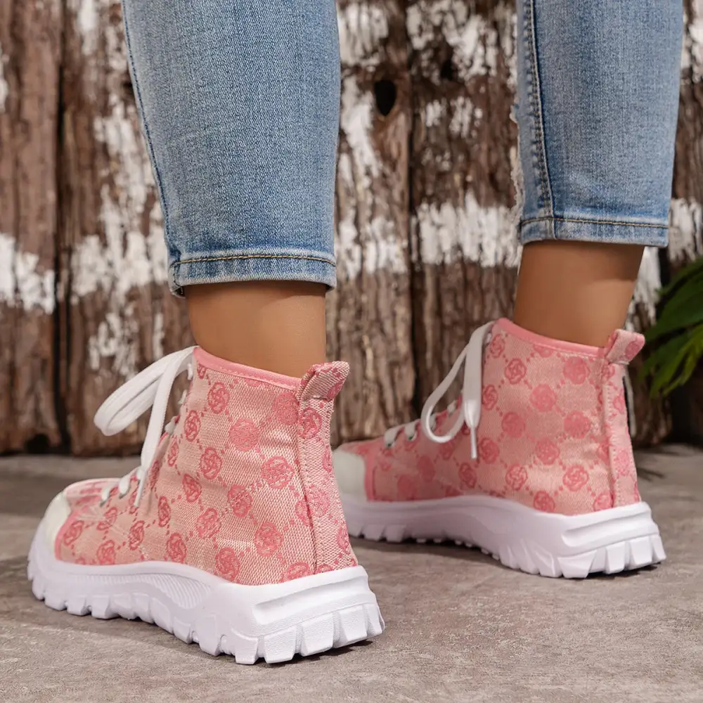 Relaxed Lace-Up Round Toe Sneakers
