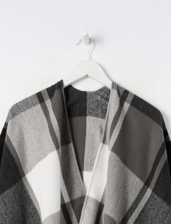 Fashionable Contrast Plaid Soft Scarf