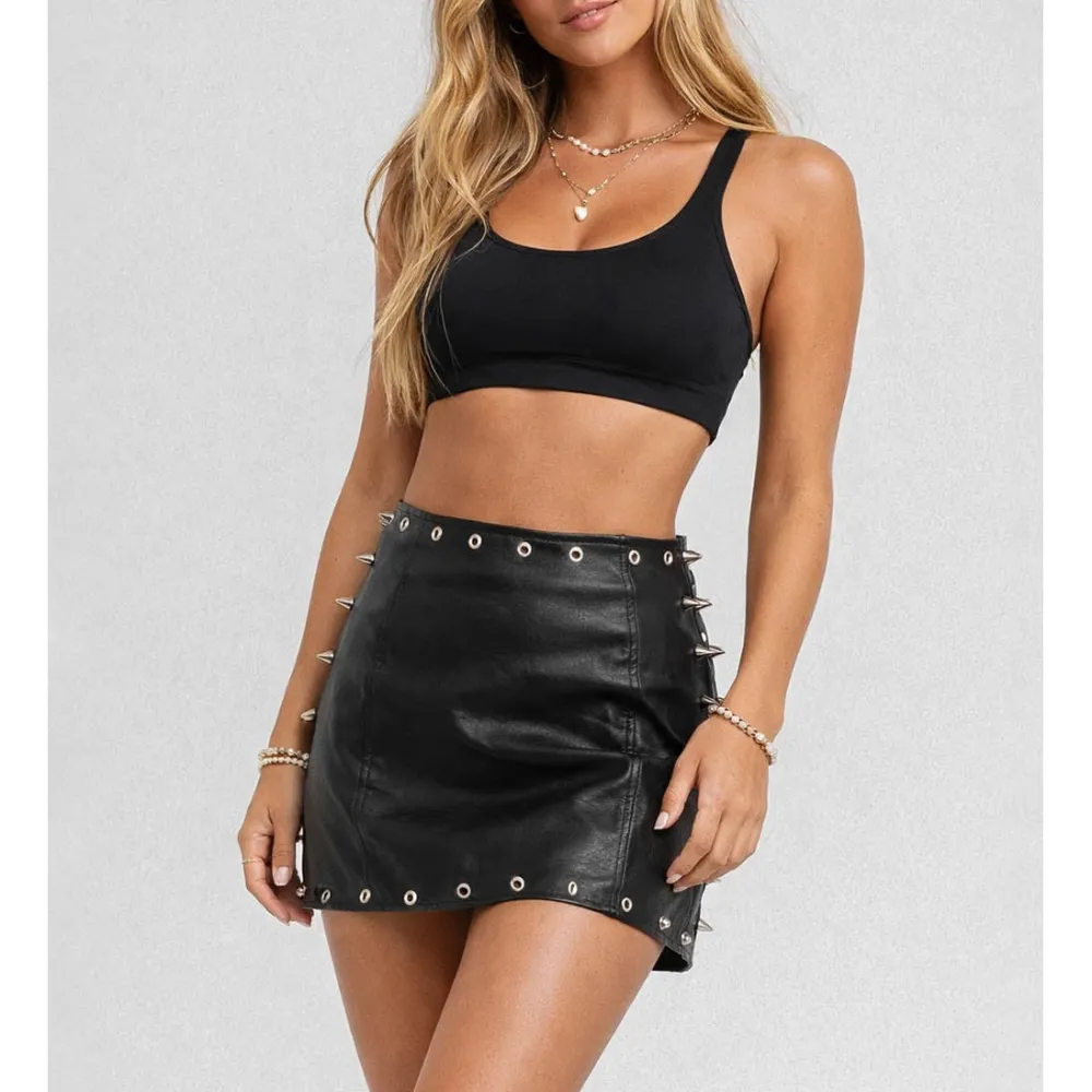 Metal Eyelet Stud Solid Color Faux Leather Mini Skirt