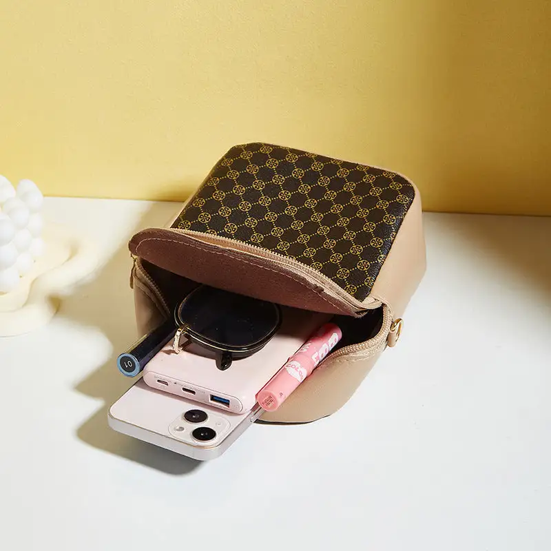 Soft Minimal Crossbody Bag