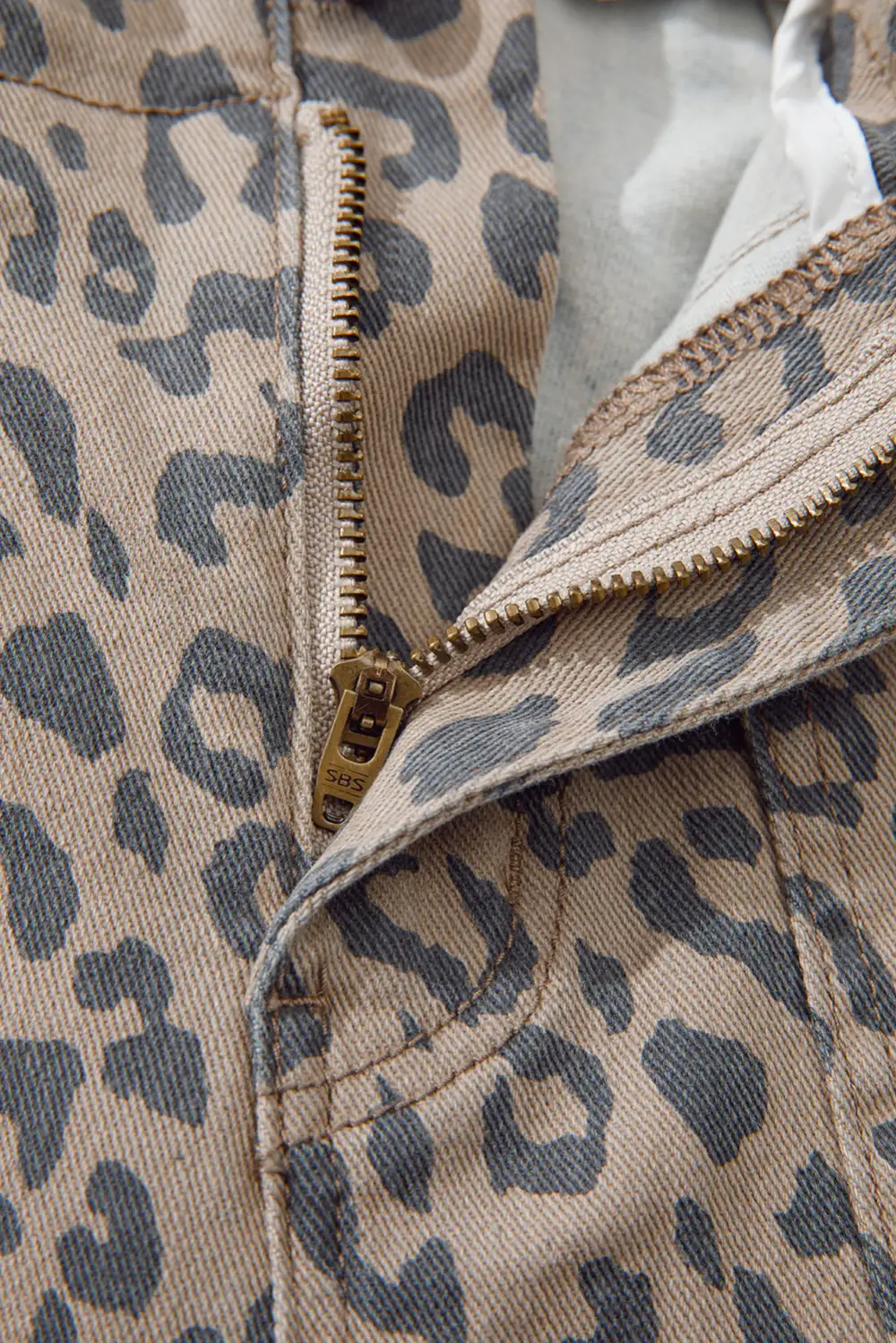 Leopard Printed Drawstring Elastic Waistband Pocketed Wide Leg Jeans