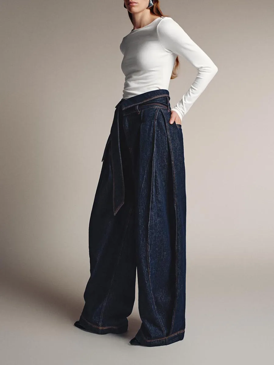 Ladies White Round-Neck Casual Style Fitted Long-Sleeved T-Shirt