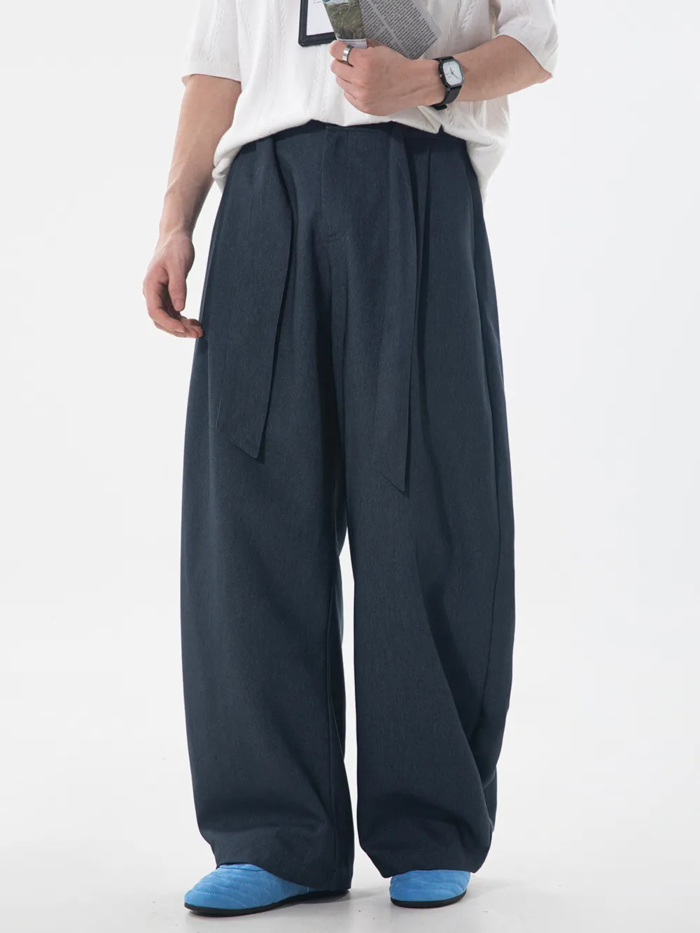 Lightweight Curved-Leg Drawstring Casual Jeans