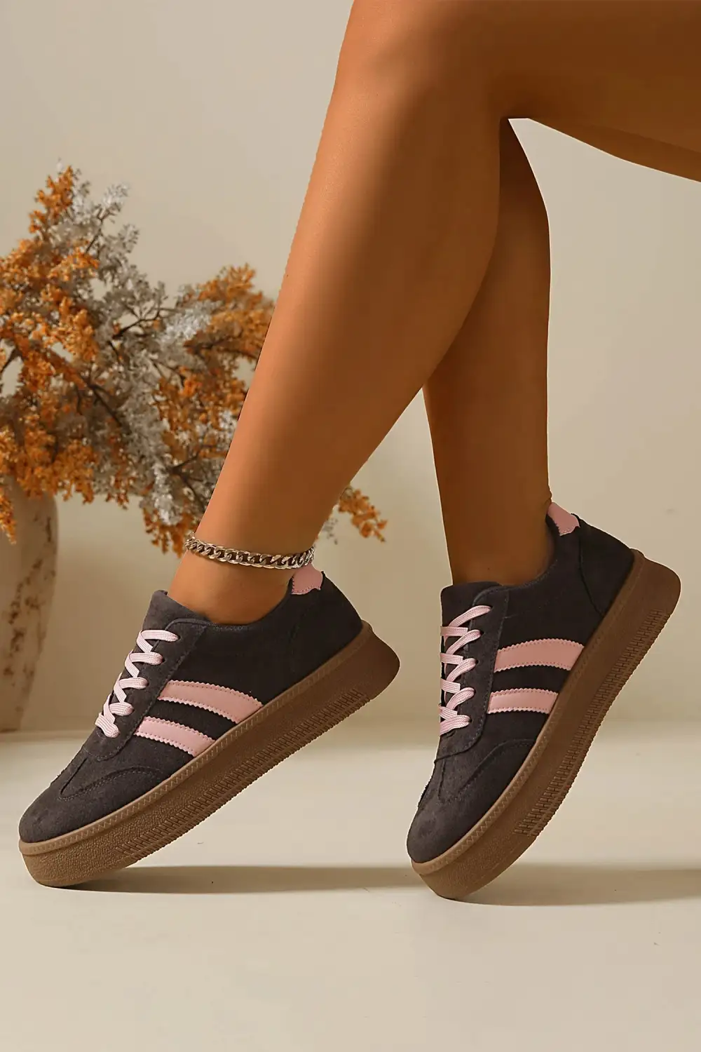 Everyday Leather Lace-Up Casual Sneakers