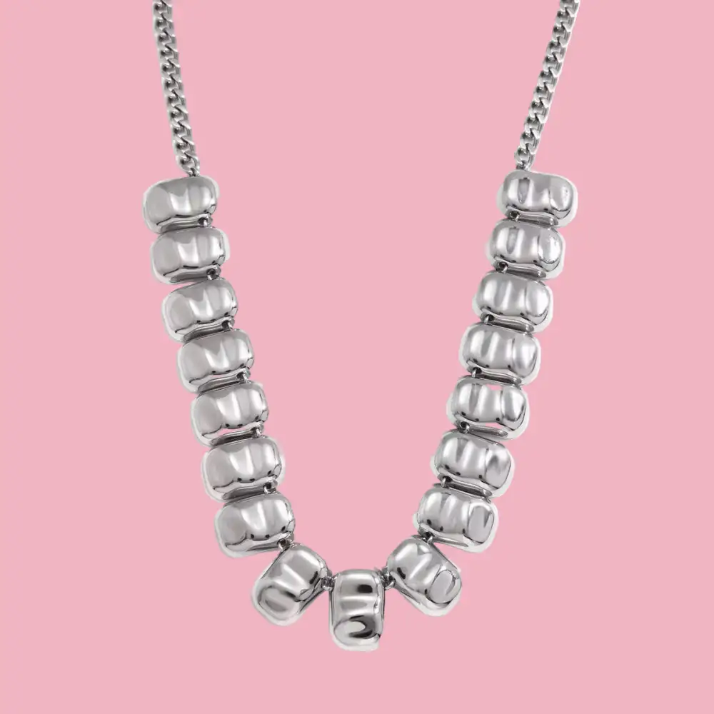 Refined Curved Minimal Everyday Necklace