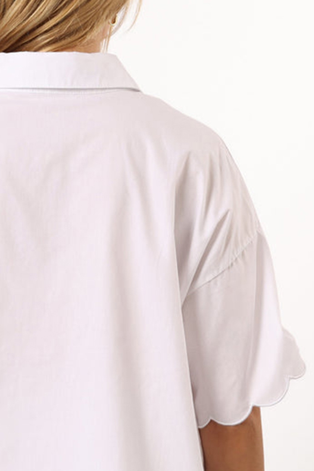 WHITE SHORT SLEEVE BUTTON TOP