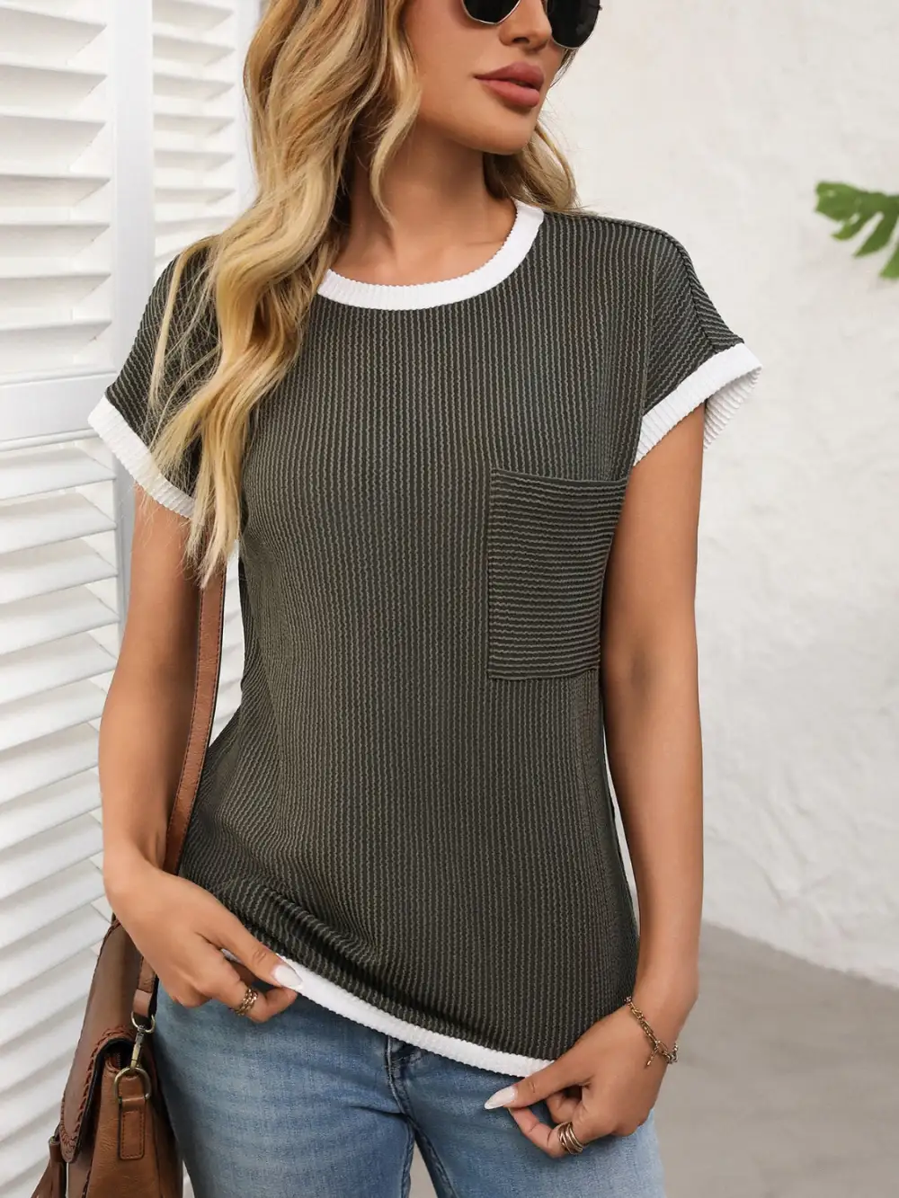Round-Neck Short-Sleeve Contrast-Trim T-Shirt
