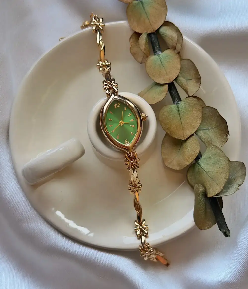 Vintage Floral Motif Bracelet Watch