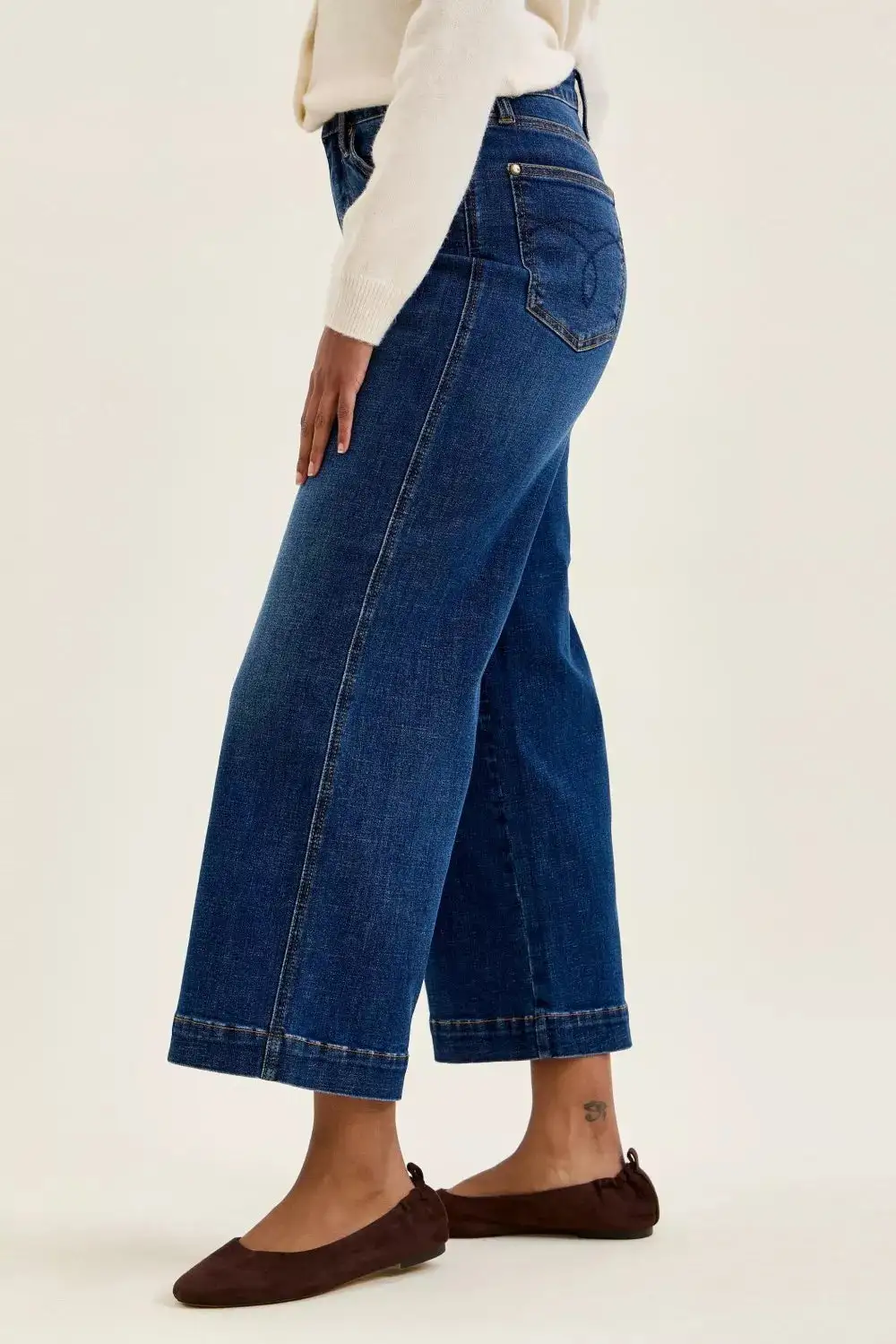 Easygoing High Rise Wide Leg Jeans