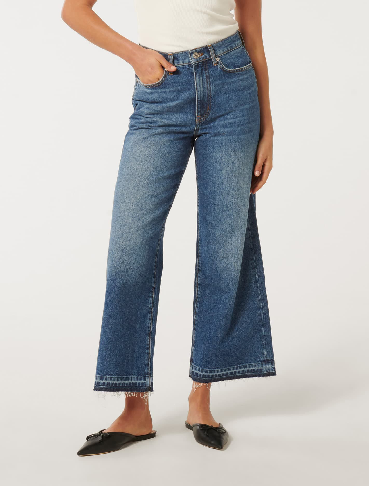 Wide-Leg Cropped Jeans