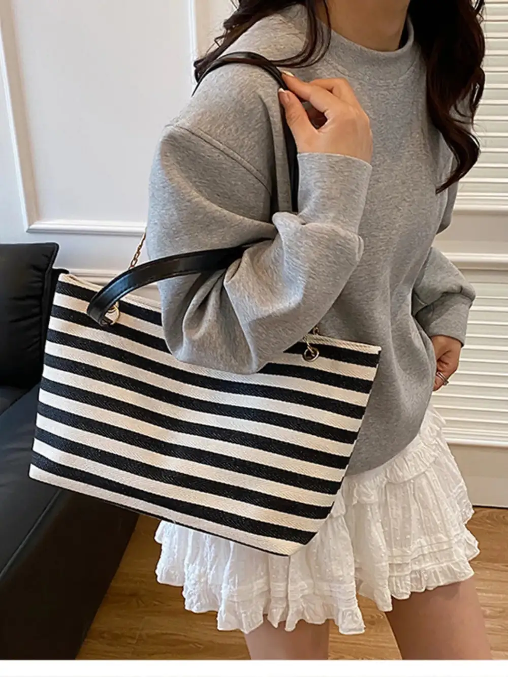 Striped Chain Strap Shoulder Bag