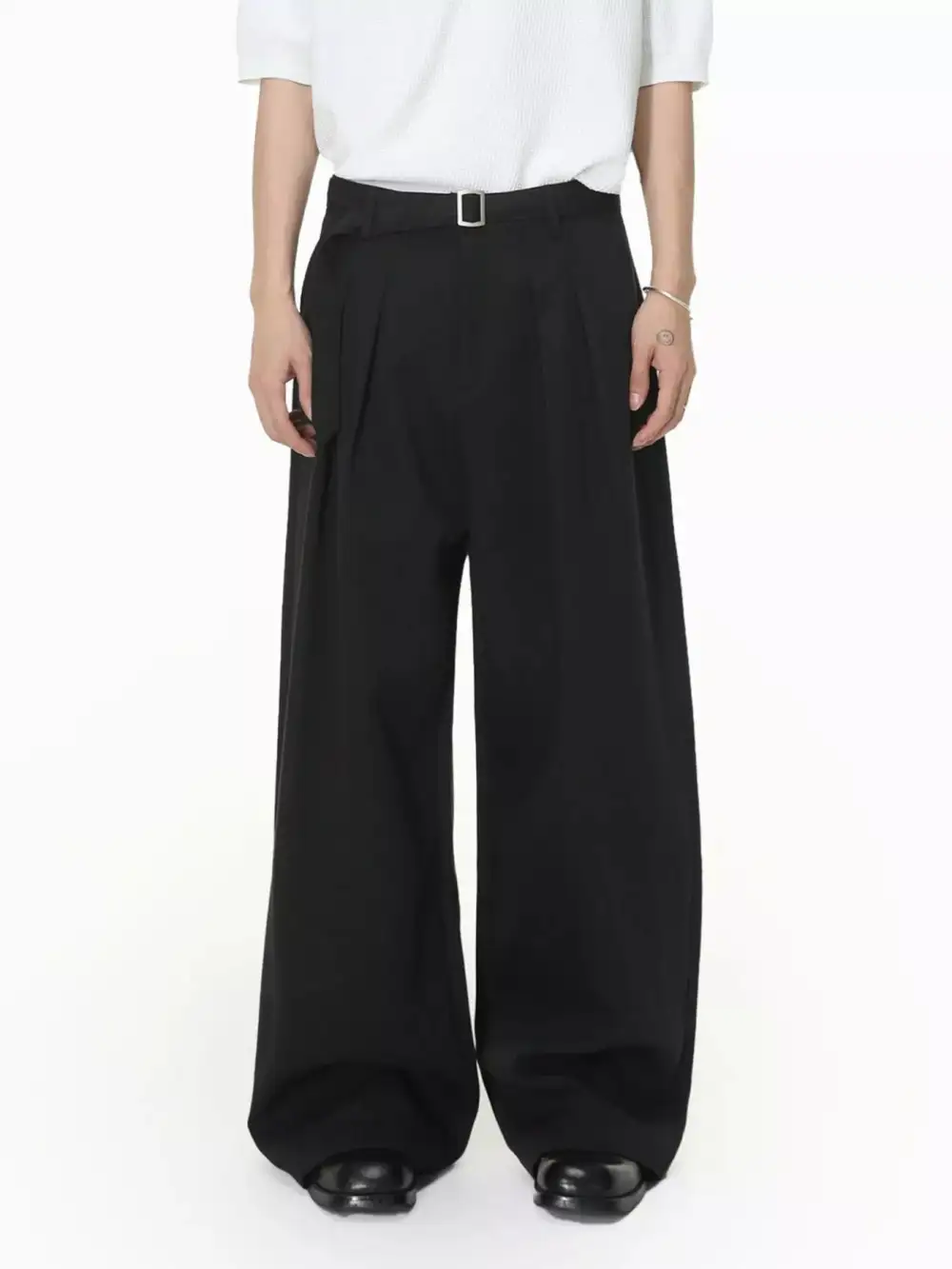 Relaxed Men's Wide Leg Pleated Pants