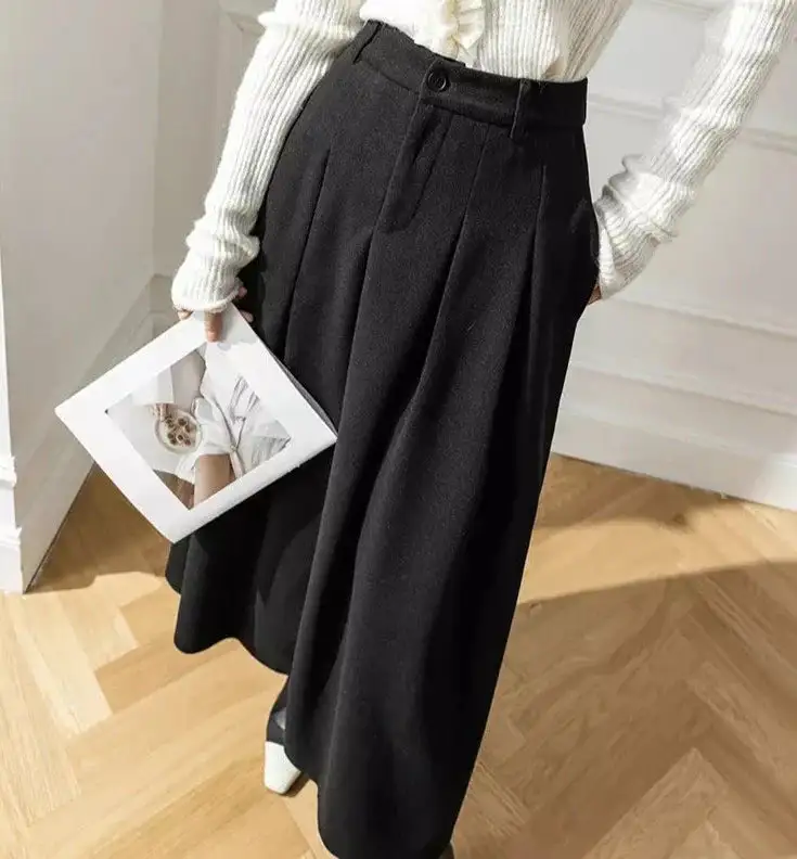 Lightweight Pleated Midi Skirt