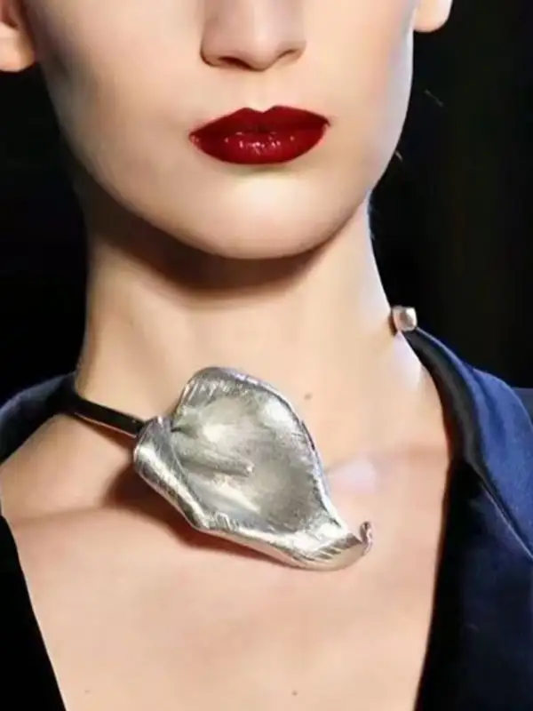 Leaf Motif Alloy Necklace