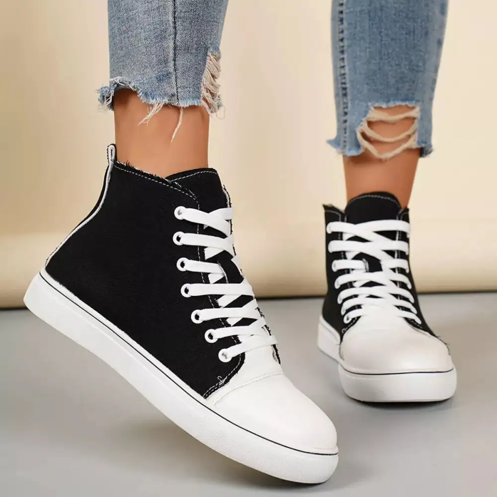 Lightweight Round Toe Lace-Up Sneakers