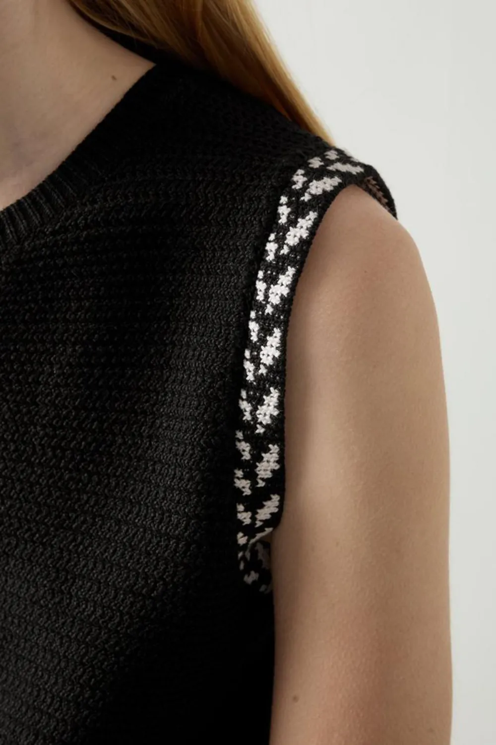 Black Cream Sleeveless Tank Knitted Top