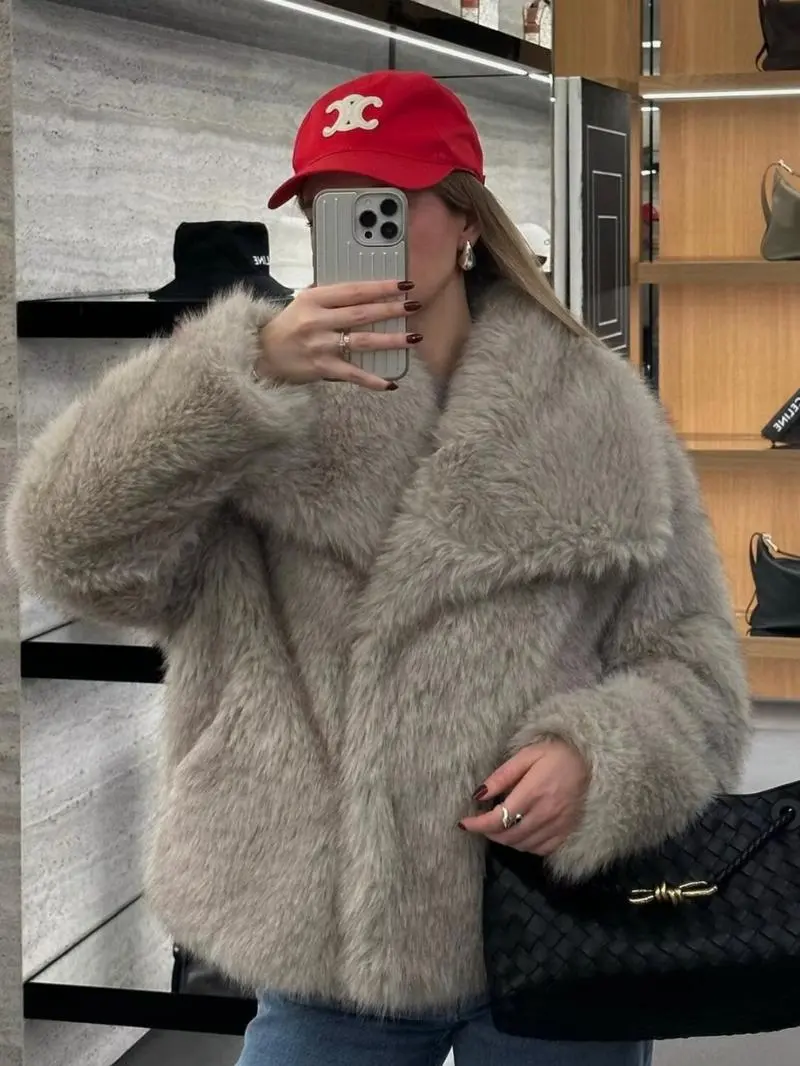 Women's Luxurious Oversize Solid Color Wide Lapel Snap Closure Fuzzy Thermal Outerwear, Fall & Winter Long Sleeve Outerwear, Faux Fur Outfit
