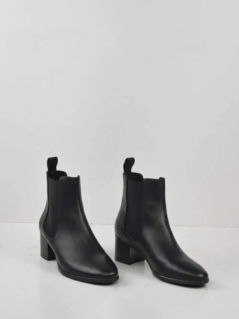 Women's Refined Casual Water Resistant Pointed Toe Chelsea Boots