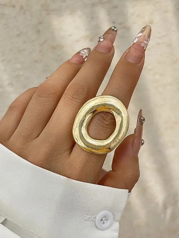 Minimal Geometric Cutout Ring