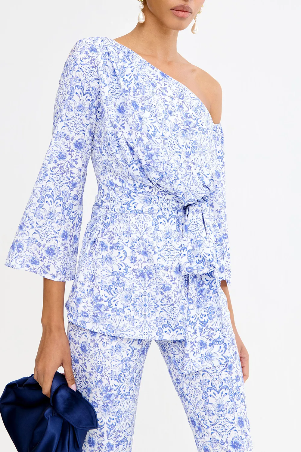 Fashion Design One Shoulder Blouse