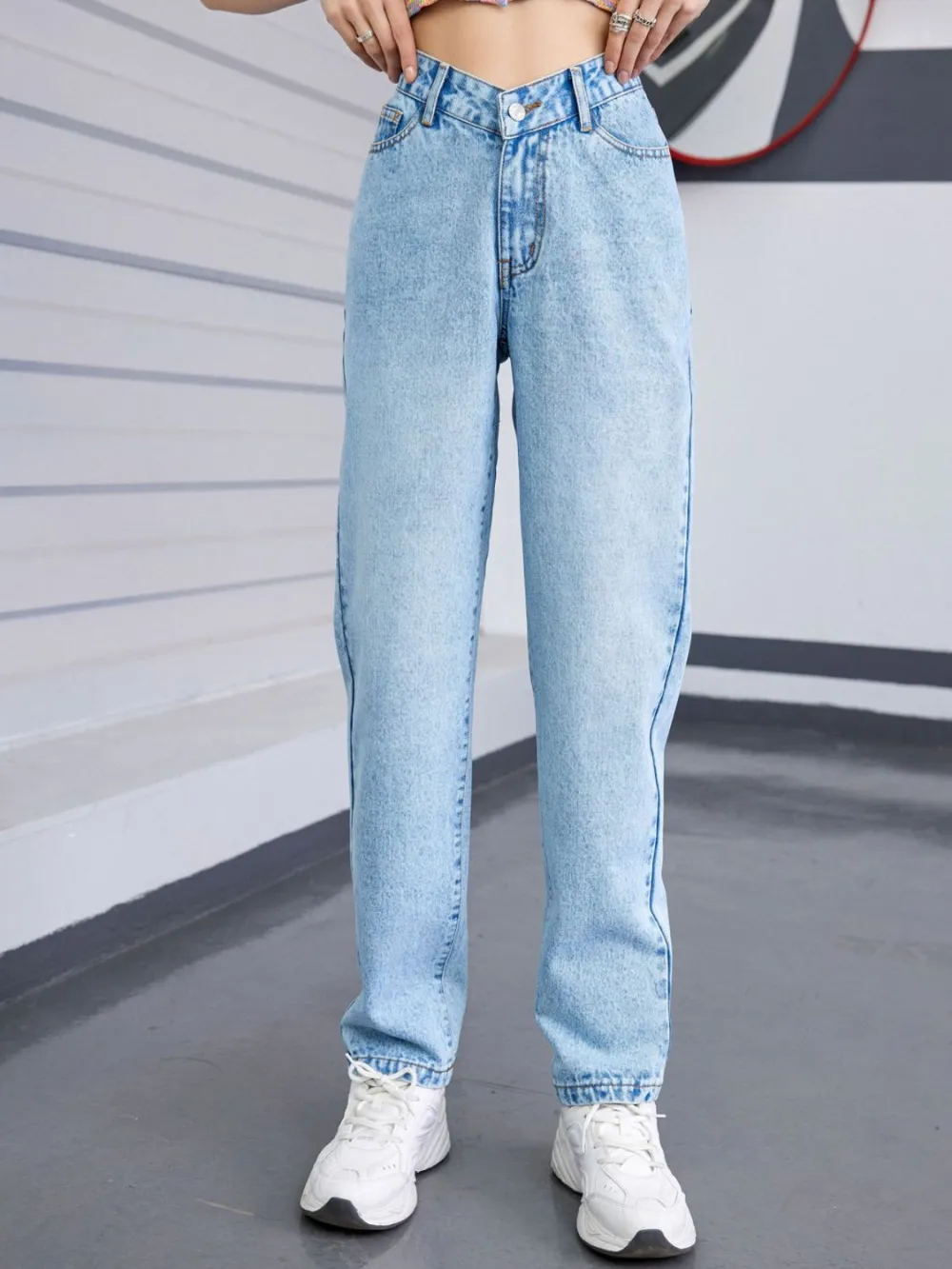 Polished Straight Leg Pocketed Denim Jeans
