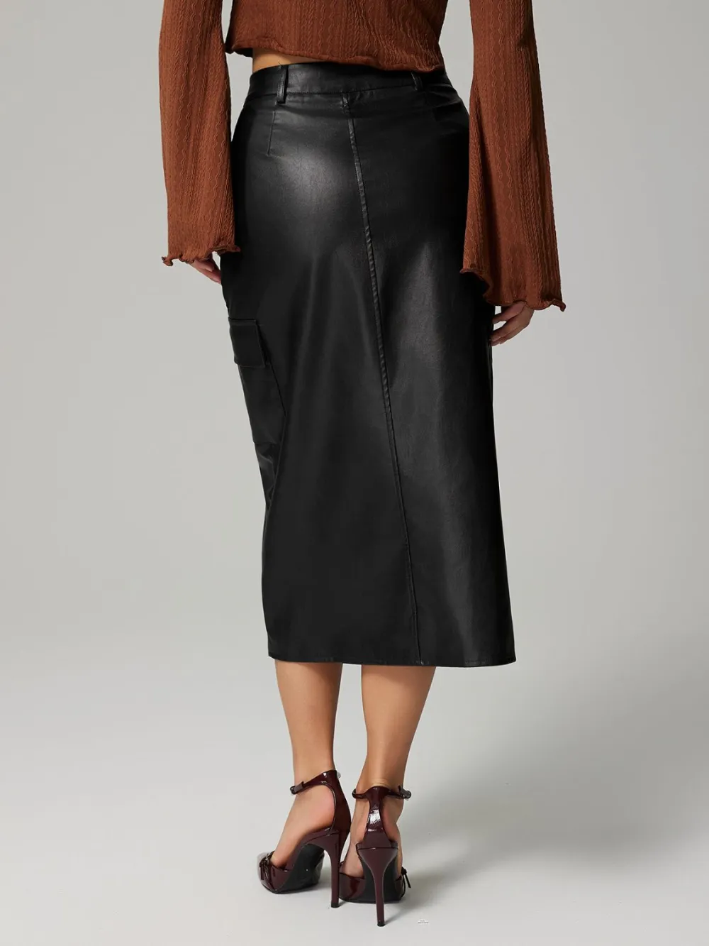 Curve Button Front Pocket Detail Skirt