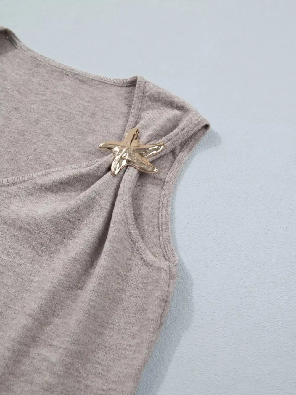 Metal Star Detail V Neck Sweater Knit