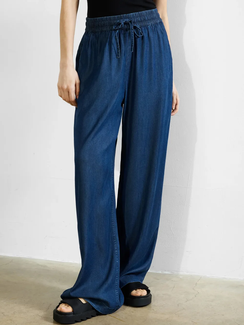 Casual And Versatile Elastic Waist Trousers