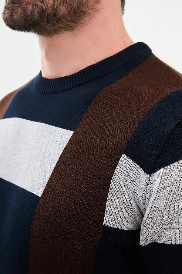 Versatile Patterned Crew Neck Knit Sweater