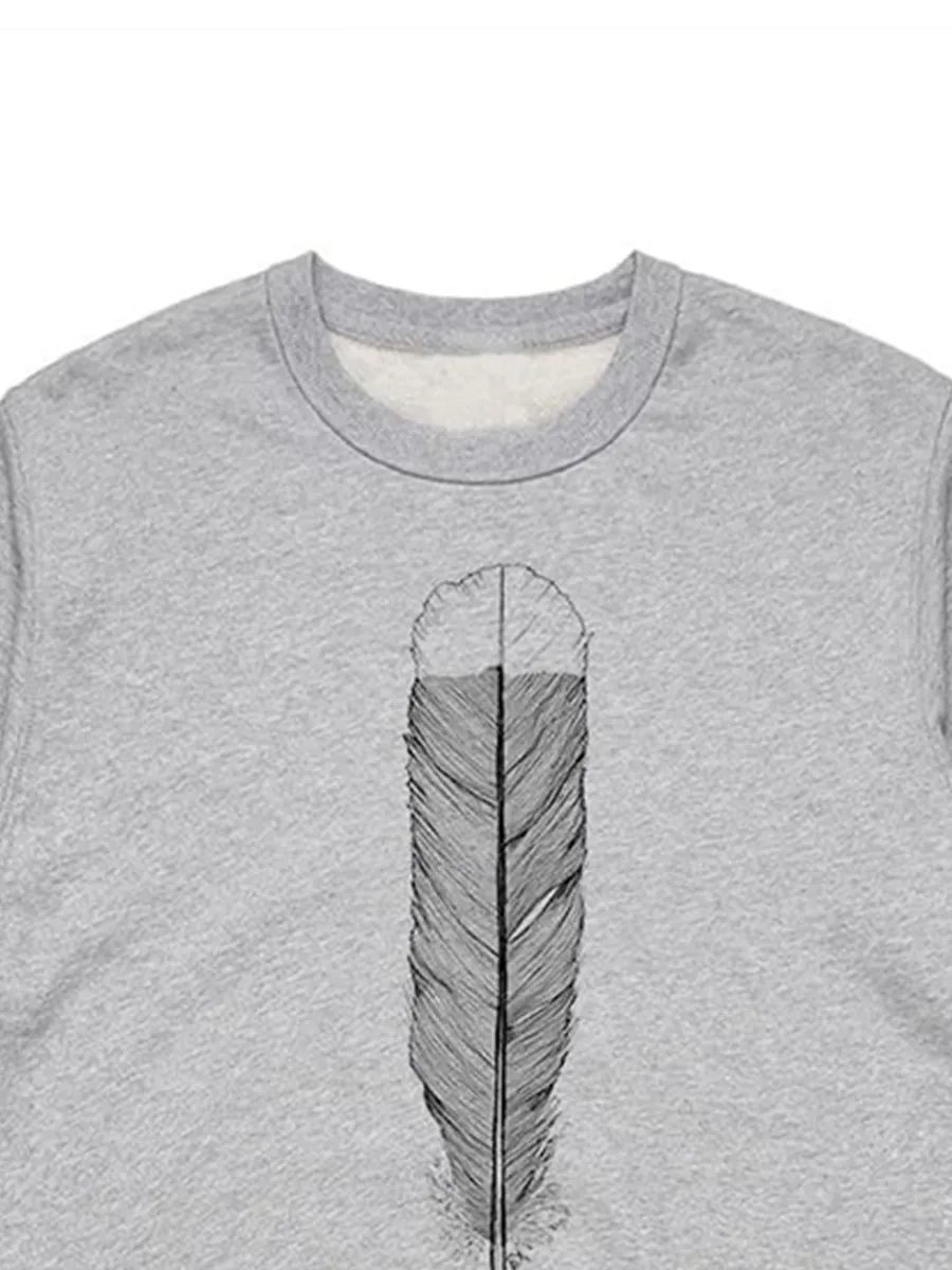 A versatile sports shirt with simple animal feather patterns