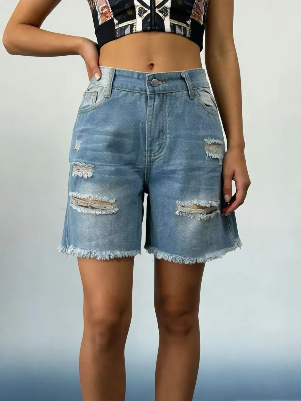Modern Raw Hem Frayed Hem Frayed Distressed Shorts
