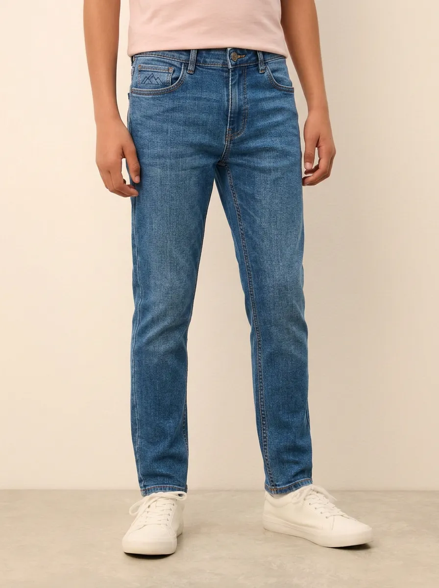 Men's Streamlined Weekend Mountain Logo Embroidered Stretch Denim Jeans