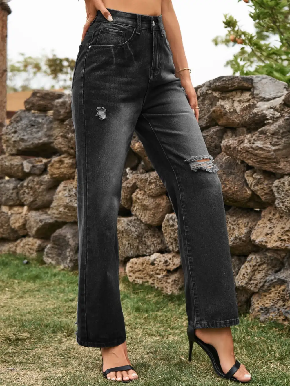 Everyday Distressed Pocketed Denim Jeans