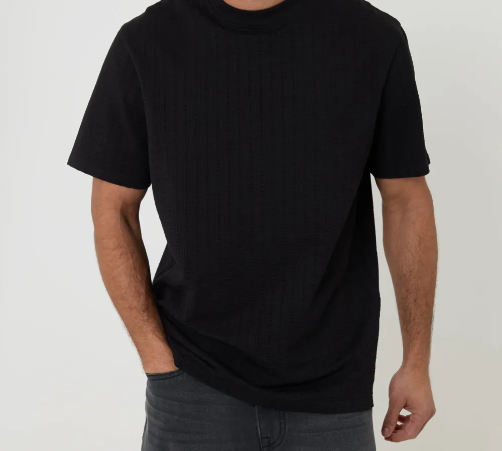 Men's Black Relaxed-Fit Textured Crewneck T-Shirt
