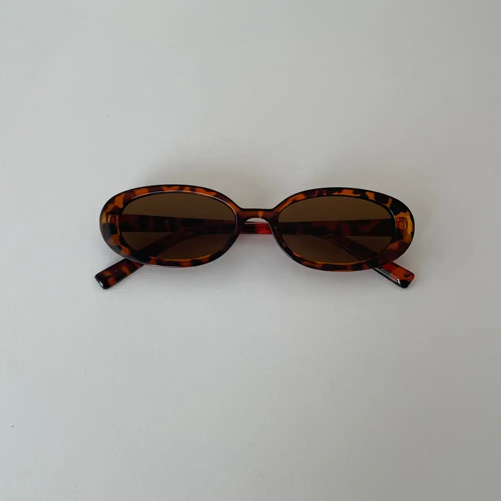 Club Oval Sunglasses